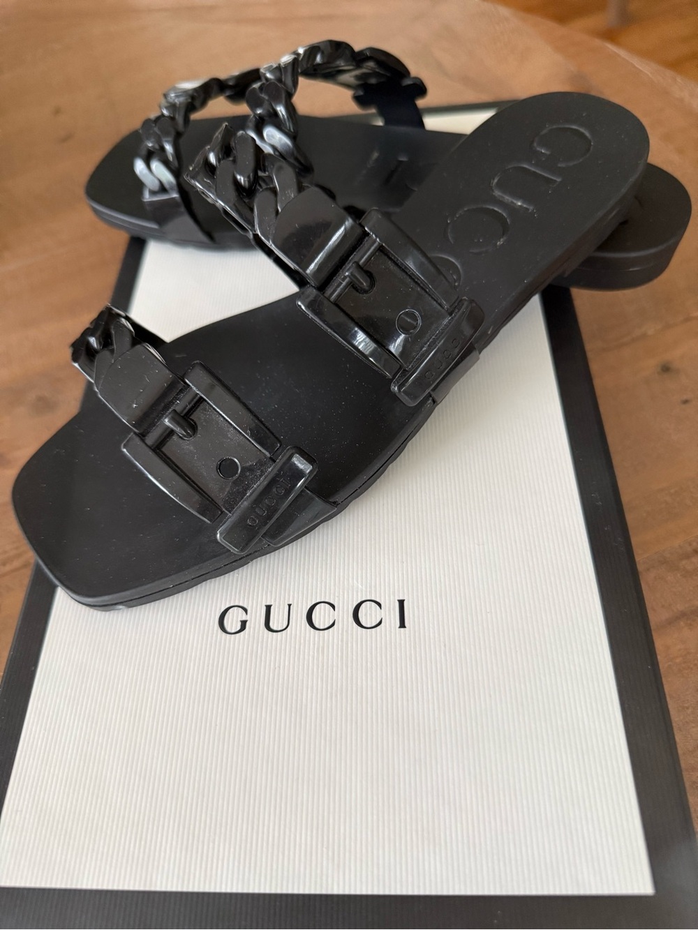 Gucci Women’s Black Rubber Nero Chain-Strap Slide Sandals 35 (5- 5.5) - Picture 2 of 5